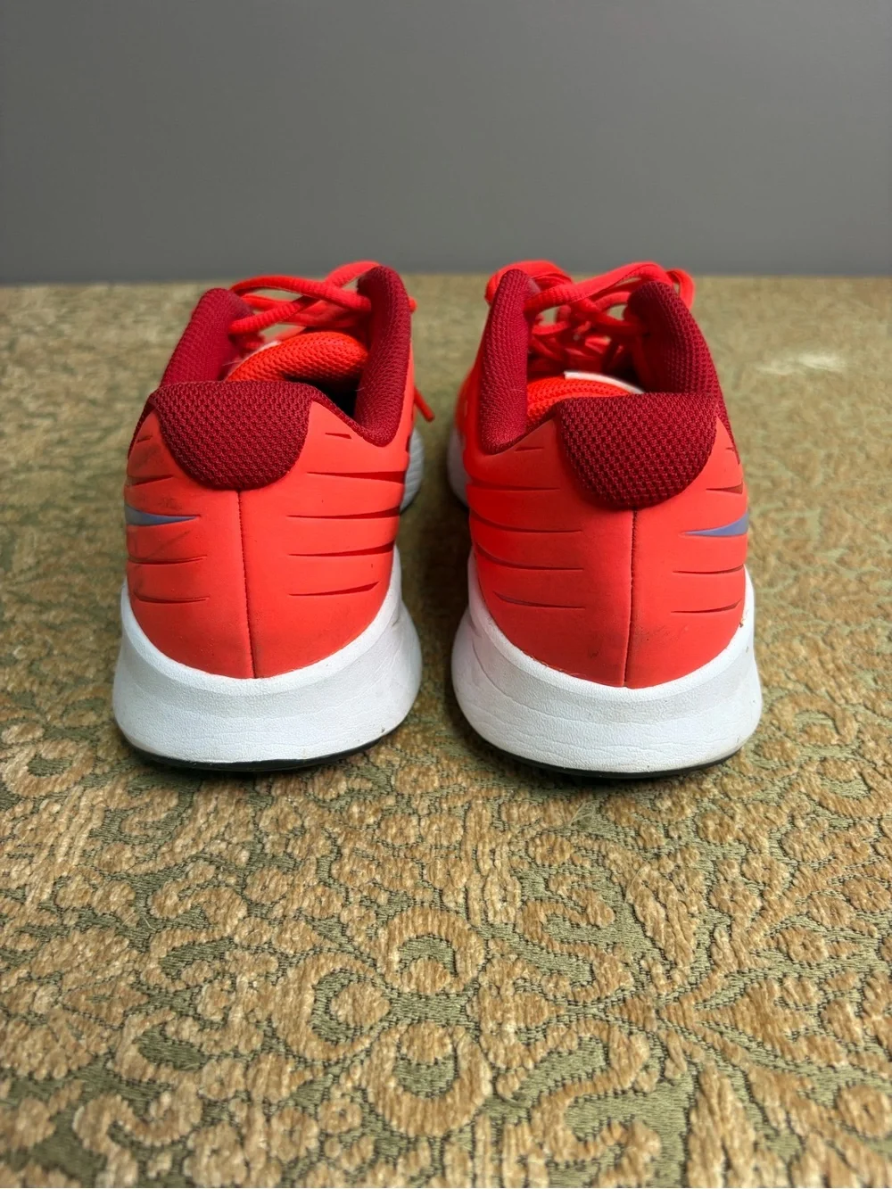 ORIGINAL NIKE STAR RUNNER RED ATHLETIC SNEAKER UNISEX RUNNING SHOE SIZE 7Y